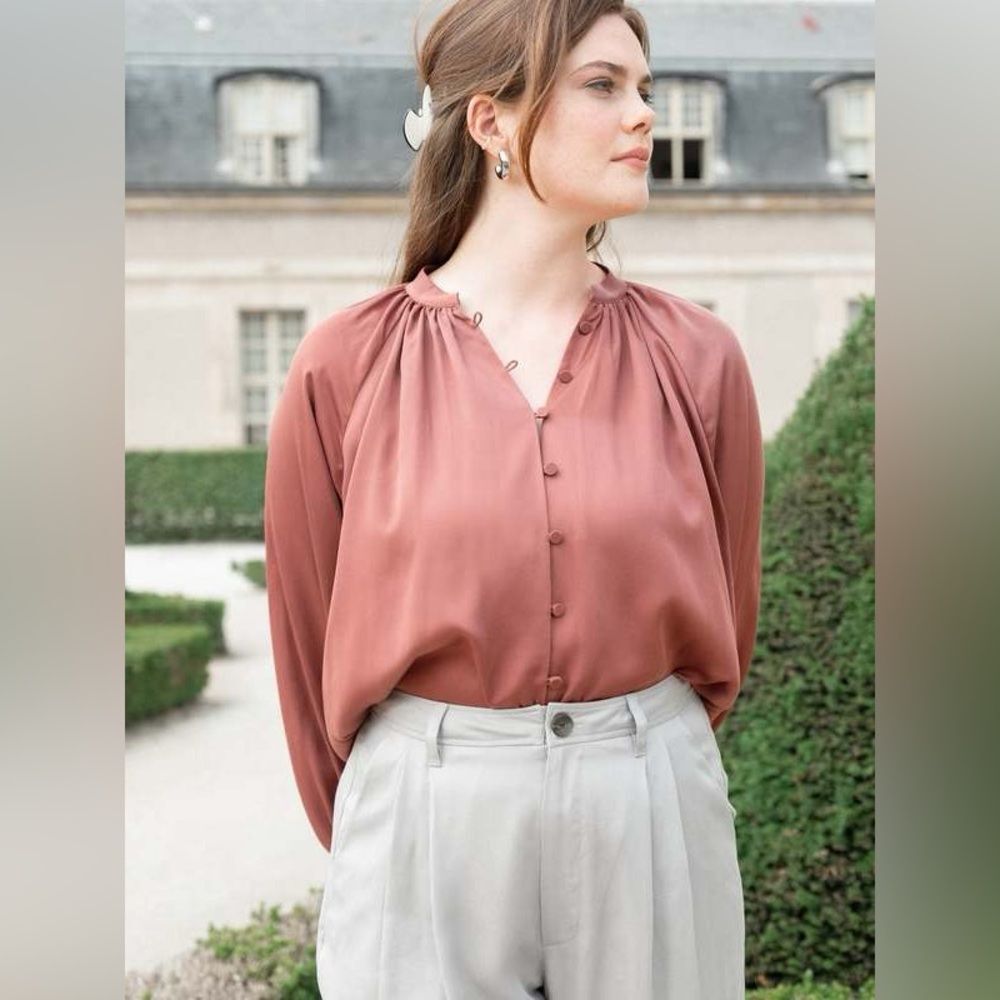 Darling Society Button Down Flowy Blouse In sable Size Medium EUC